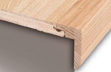 Magas lépcsőorr, lakkozott, kőris, 2m