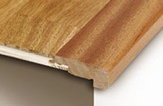 Alacsony lépcsőorr, lakkozott, tölgy, 2m